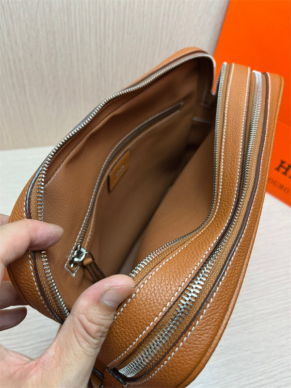  Signature everyday bag front view 13