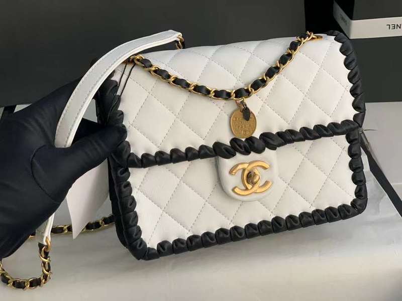 Zivas Charm Chic Craftsmanship Designer Handbag (Elevated Accessory Essential) – Close-Up Detail