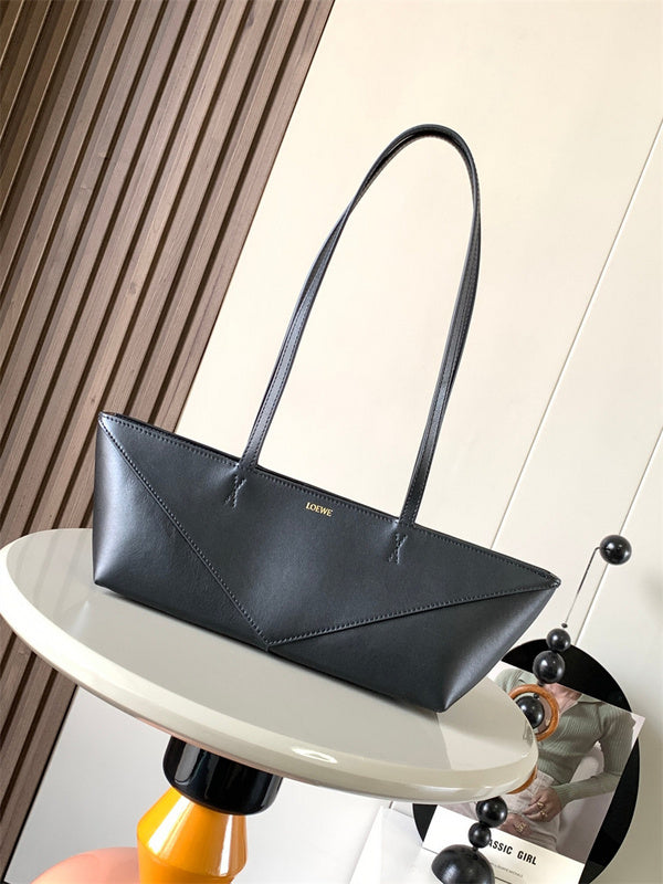 Ziva's Charm handbag – front view (39cm*12.3cm*12.5cm)