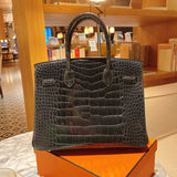 Effortless handbag styled for everyday wear