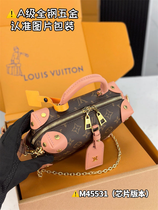  Tailored top-handle bag front view 13