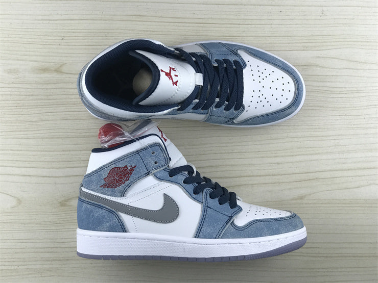 Nike classic monochrome luxury sneakers view 13 retro runner design