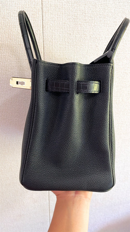  Timeless carryall bag front view 7