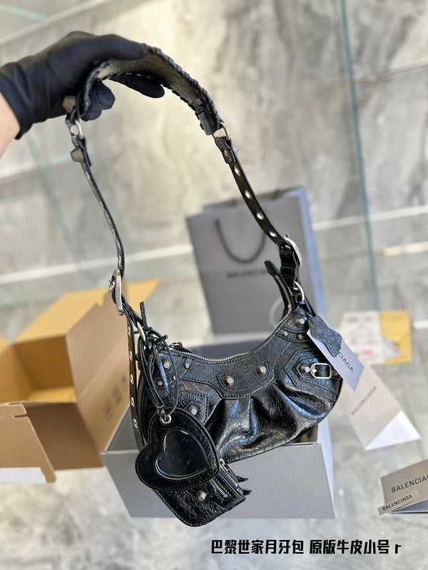 Ziva's Charm handbag – product shot (one versatile size)