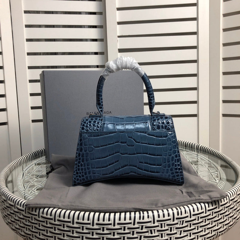 Interior view of everyday-luxe premium women's handbag – women's premium purse