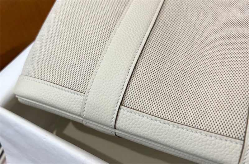  everyday bag interior and compartment view 21
