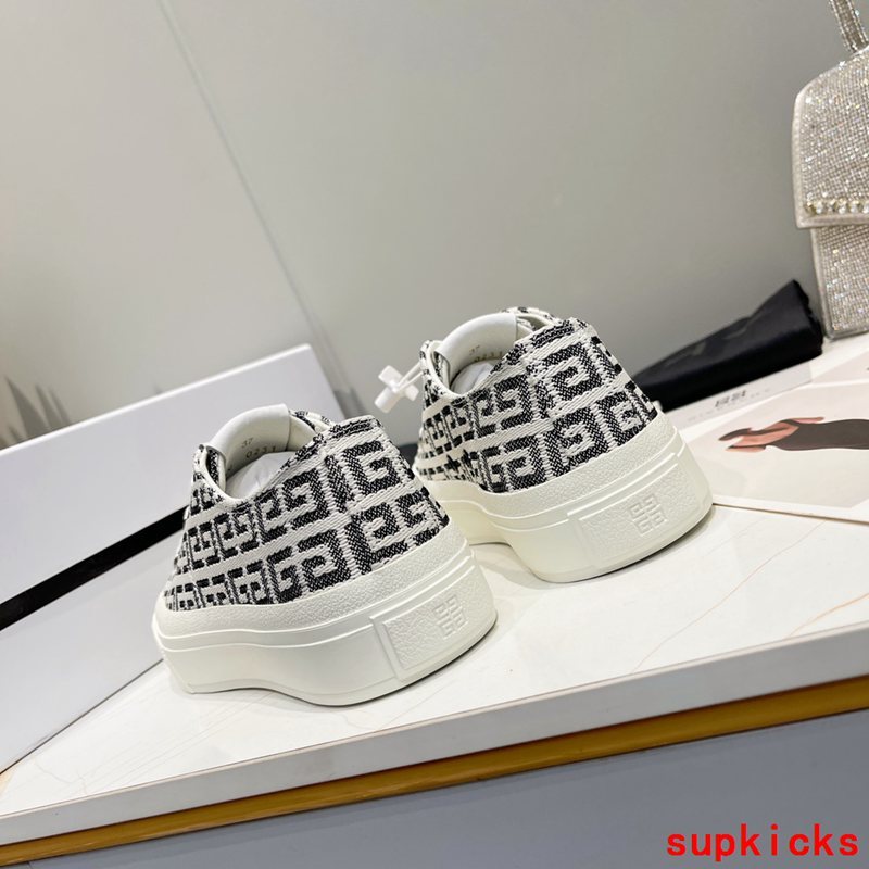Givenchy shoes Style 102 - close-up of iconic logo design