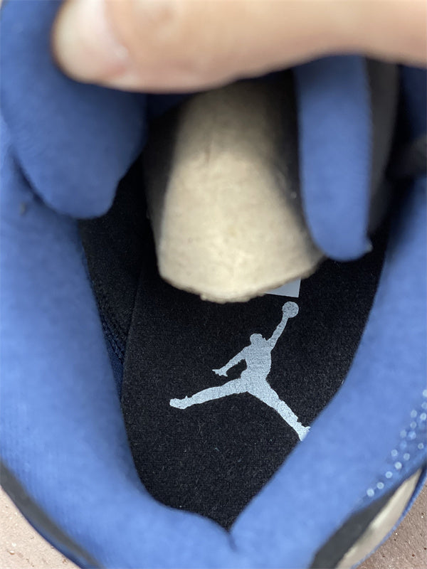 Nike Men's & Women's Signature Luxury Sneakers — Style 228 hardware detail