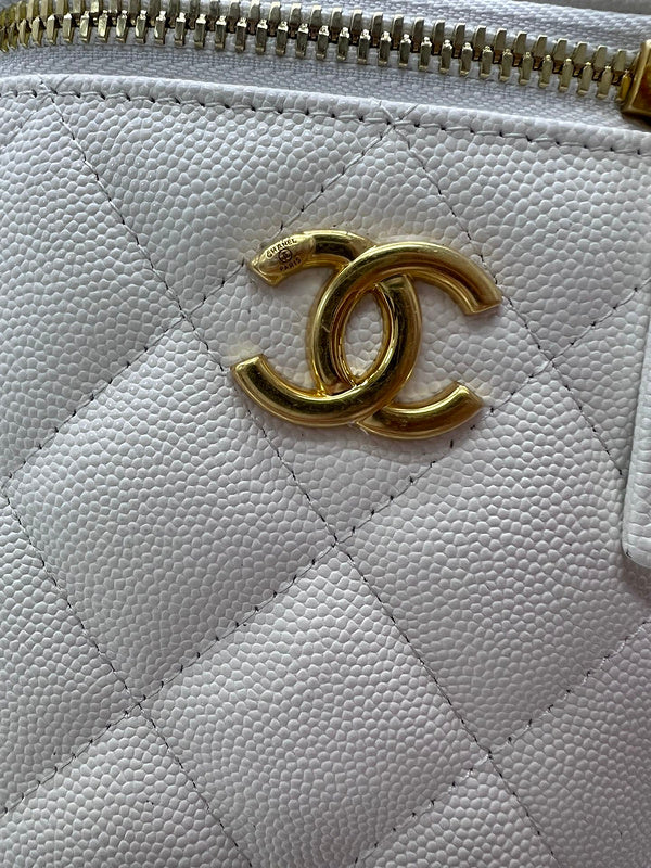 Zivas Charm Streamlined Design Designer Handbag (Everyday Luxury Essential) – Lifestyle Shot