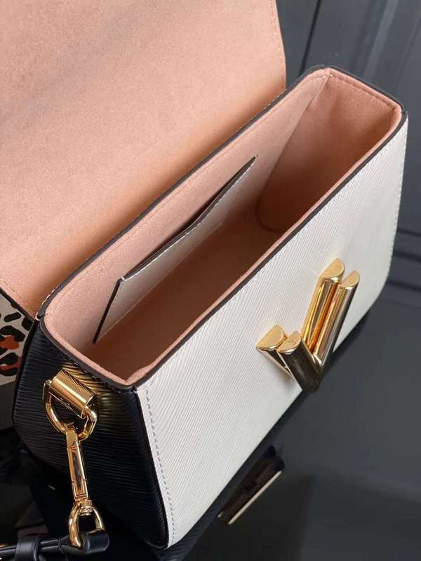 Close-up detail of structured modern women's handbag – women's everyday handbag