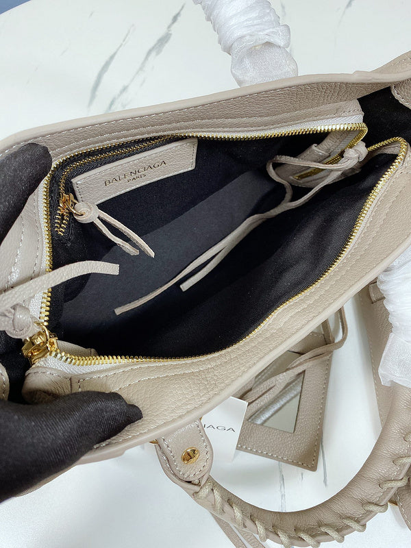 Zivas Charm Understated Luxury Fashion Handbag (Refined Modern Silhouette) – Full Silhouette
