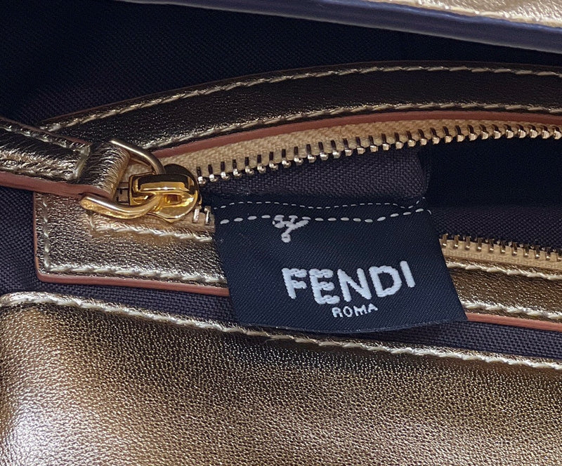 Ziva's Charm handbag – detail view (Standard Size)