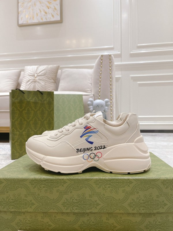 Gucci classic monochrome luxury sneakers view 9 retro runner design
