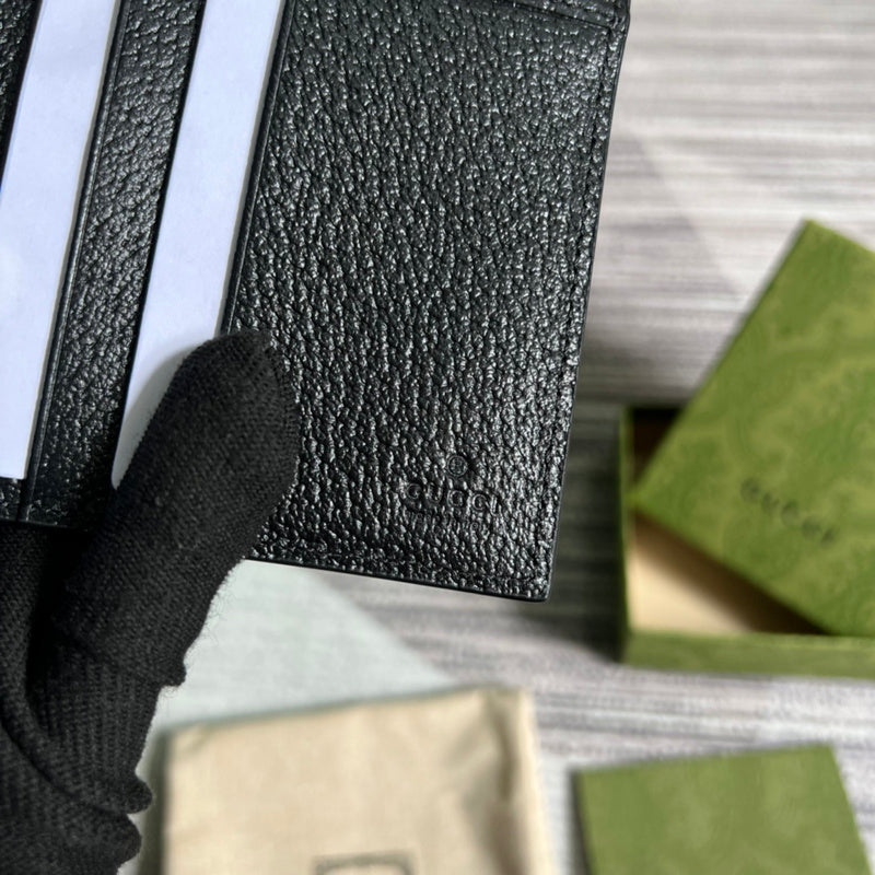 Crisp handbag styled for everyday wear