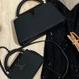  Versatile shoulder bag carried on shoulder