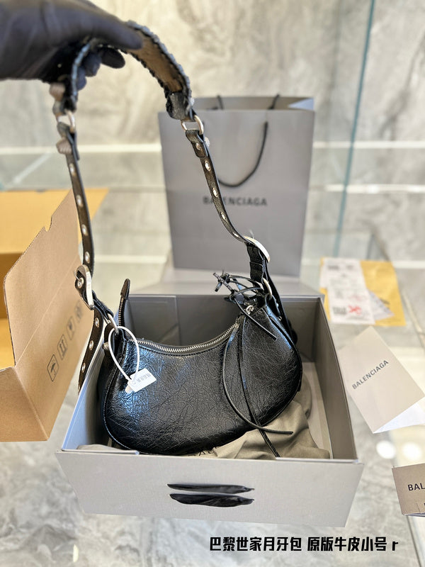Ziva's Charm handbag – interior view (one versatile size)