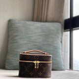  statement structured bag detail view showing craftsmanship 8