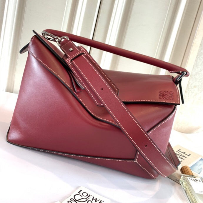 Ziva's Charm handbag – carry view (35cm*22cm*15.5cm)
