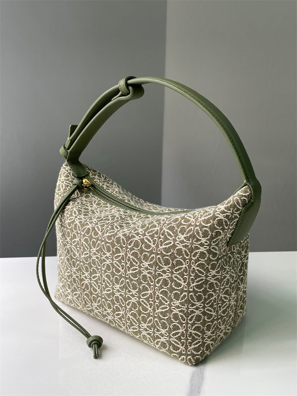 Ziva's Charm handbag – carry view (21cm*17cm*12.5cm)