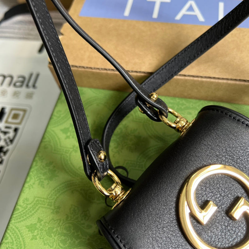 Handle and strap detail of sleek everyday-luxe women's handbag – women's statement bag
