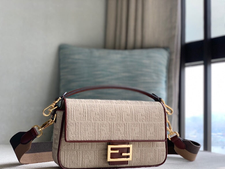 Ziva's Charm handbag – product shot (28cm*7cm*18cm)