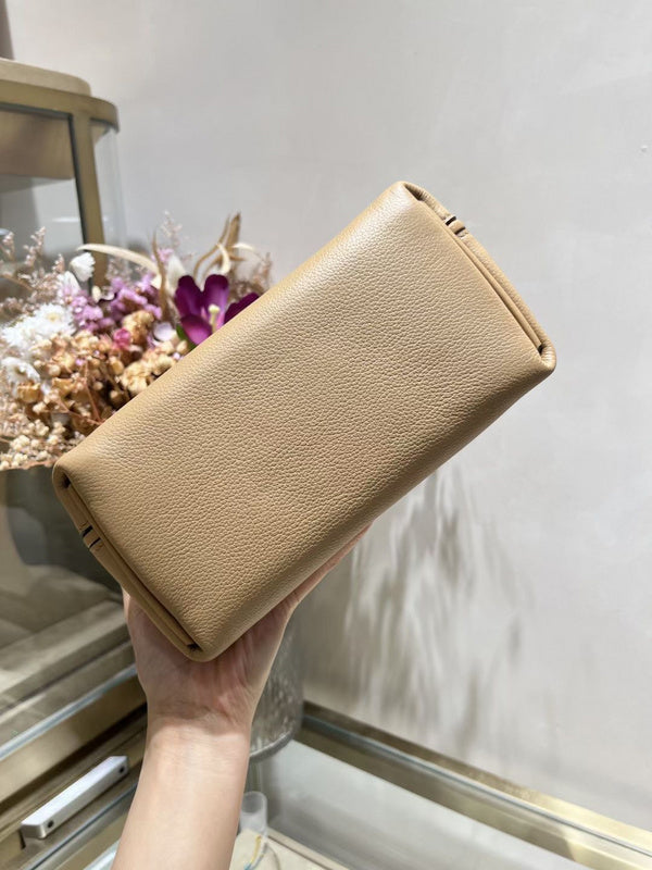  Sleek shopper bag carried on shoulder