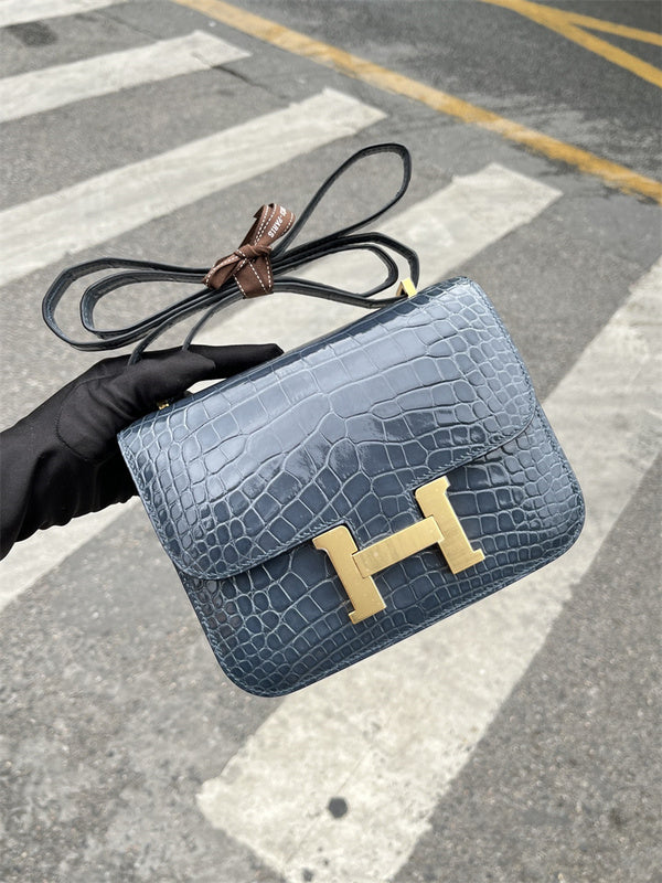  sophisticated handbag styled with outfit 24