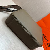  everyday bag close-up of hardware and finish 17