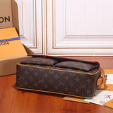  signature structured bag detail view showing craftsmanship 8
