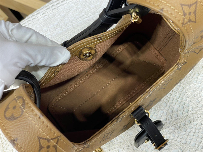  clean-lined tote bag detail view showing craftsmanship