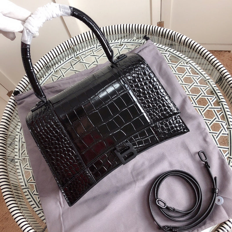 Front view of chic premium women's handbag – women's luxury handbag