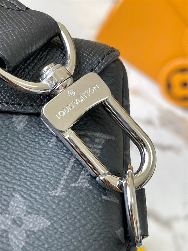  Essential handbag front view 7