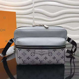 Side profile of modern classic women's handbag – women's luxury accessory