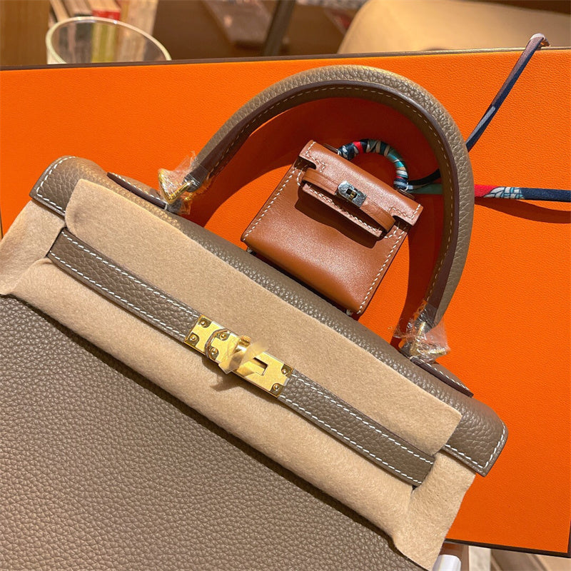  Curated everyday bag front view 13