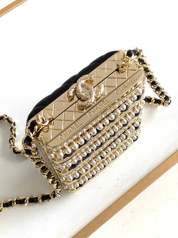 Ziva's Charm handbag – product shot (one versatile size)