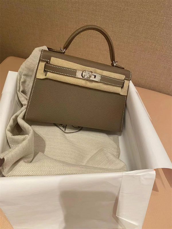  modern crossbody bag styled with outfit 12