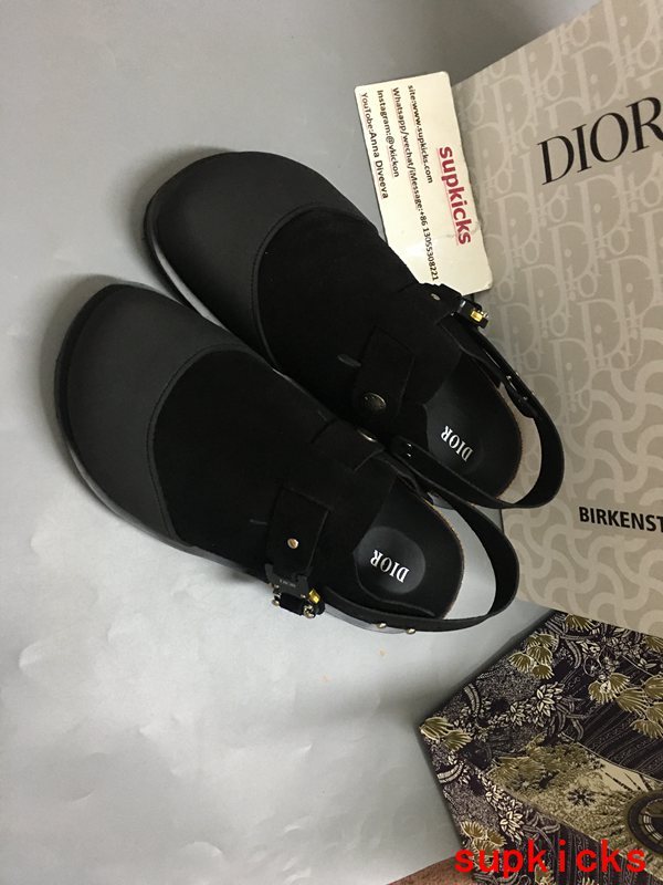 Dior shoes Style 023 - logo and branding close-up (alternate angle)