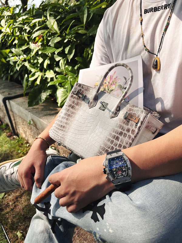 Effortless handbag styled for everyday wear