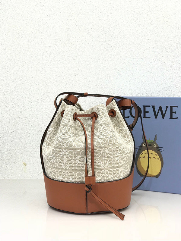 Ziva's Charm handbag – styled view (21.5cm*31cm*16cm)