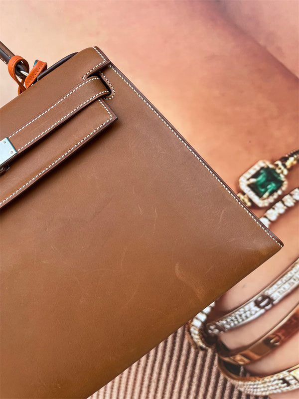 Side view of crisp structured handbag