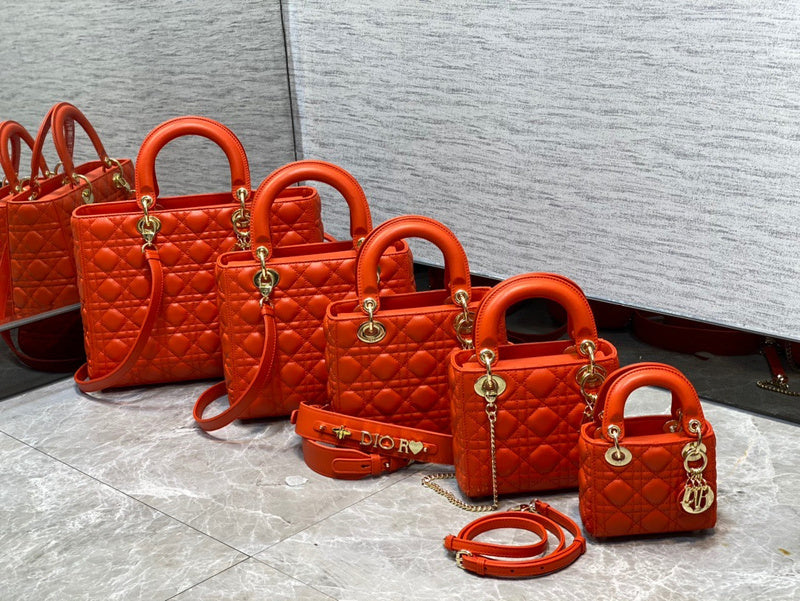 Handle and strap detail of everyday-luxe classic women's handbag – women's premium purse