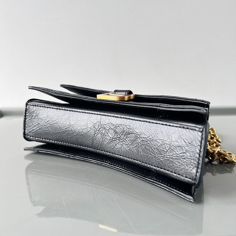 Zivas Charm Streamlined Design Statement Handbag (Modern Wardrobe Staple) – Interior View