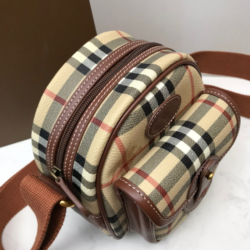 Ziva's Charm handbag – carry view (one versatile size)