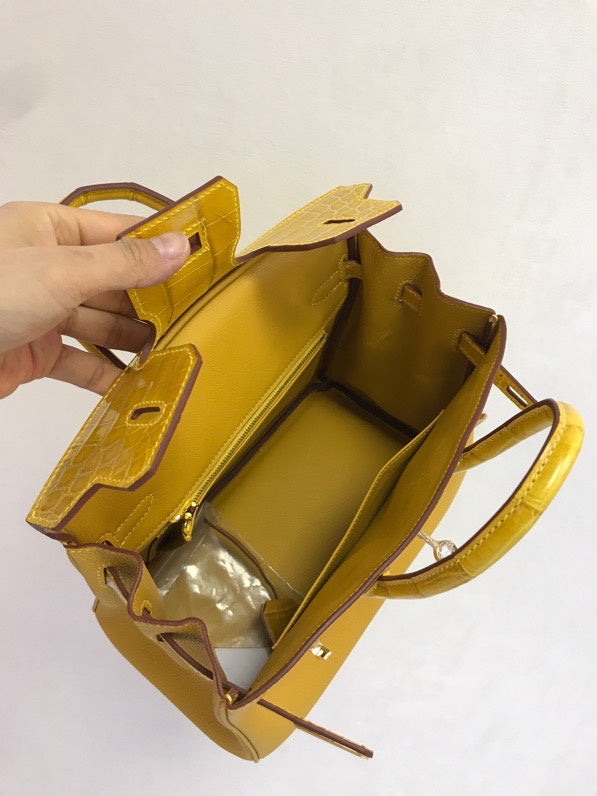  structured bag close-up of hardware and finish 83