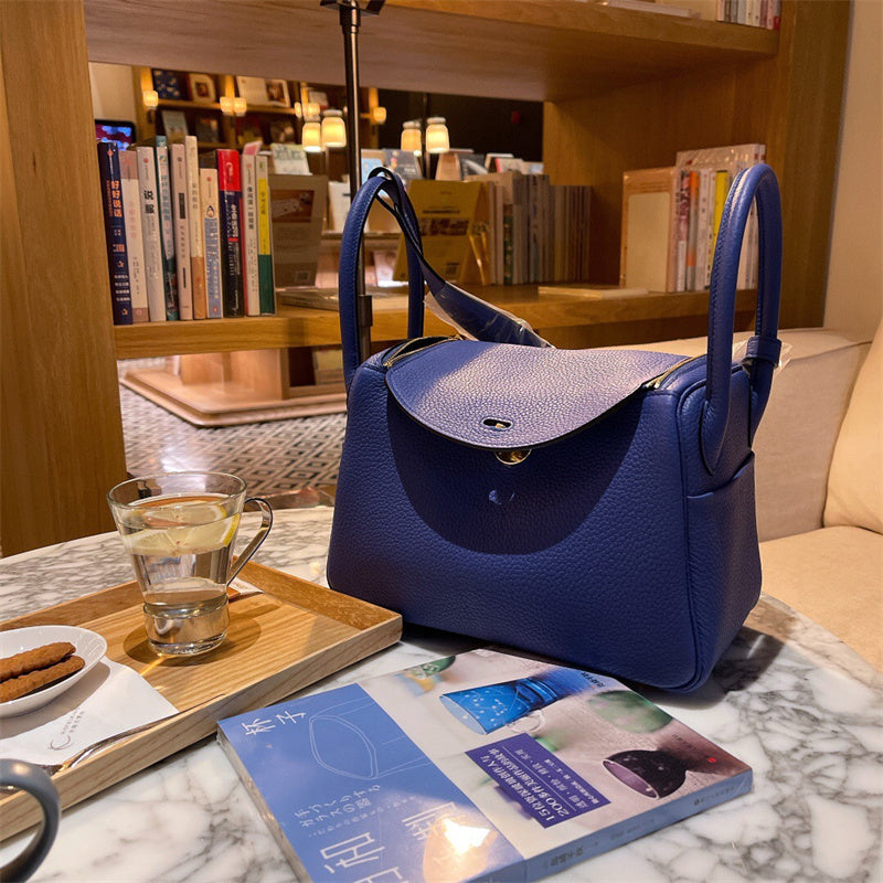  Everyday tote bag carried on shoulder 16