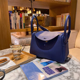  Everyday tote bag carried on shoulder 16