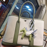  Essential everyday bag front view 13