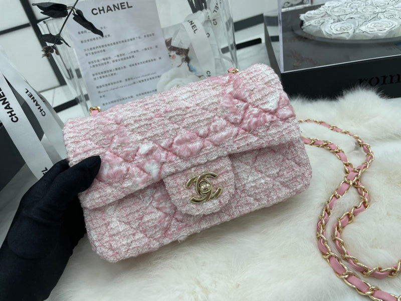 Zivas Charm Effortless Sophistication Designer Handbag (Signature Shape & Finish) – Detail View