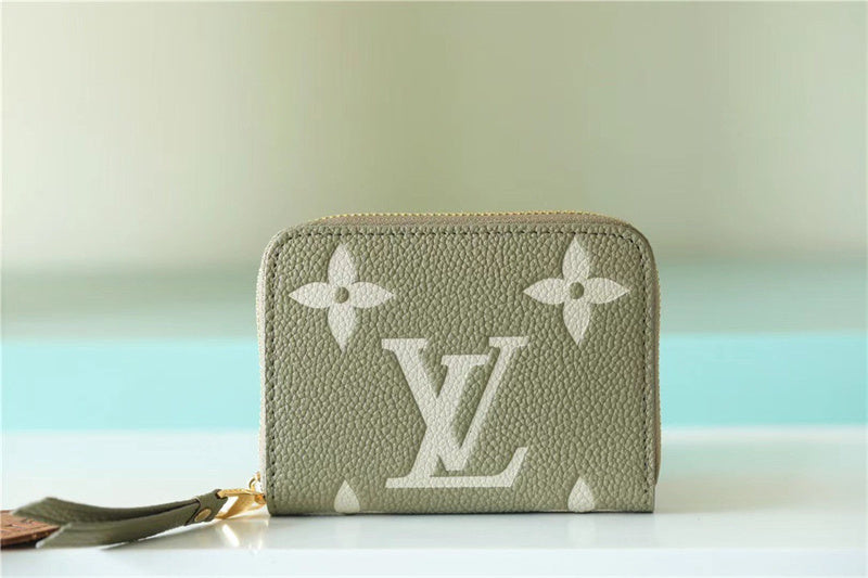  Minimalist crossbody bag front view