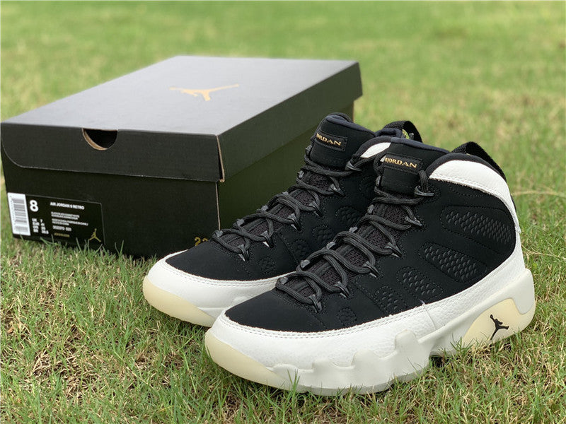 Nike Men's & Women's Premium Casual Sneakers — Style 136 hardware detail
